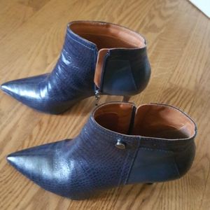 Barneys New York ankle boots size 7
